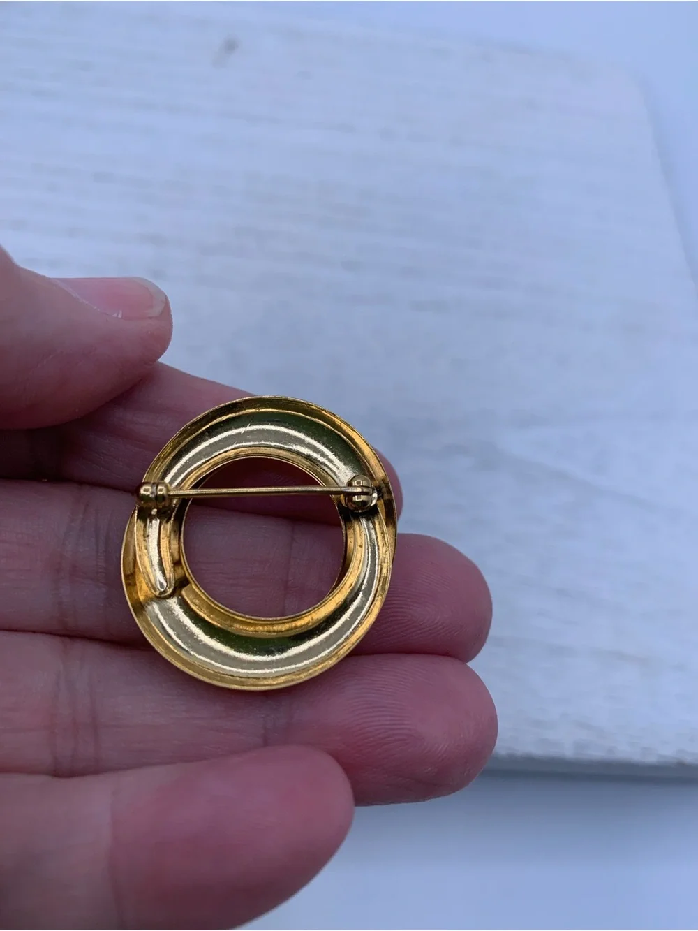 Classic Brooch Pin Gold Tone